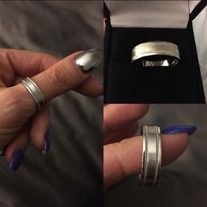 10 karat white gold men’s wedding band